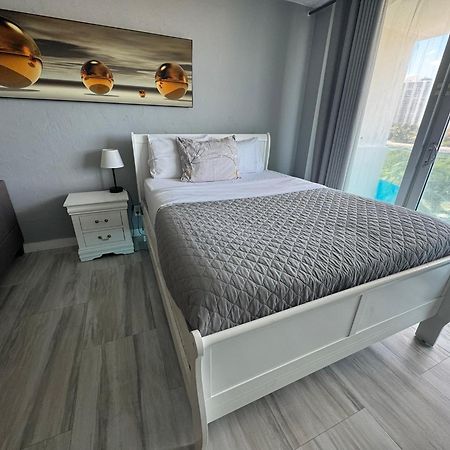 Sunny Isles Beach Spacious Apartment ภายนอก รูปภาพ
