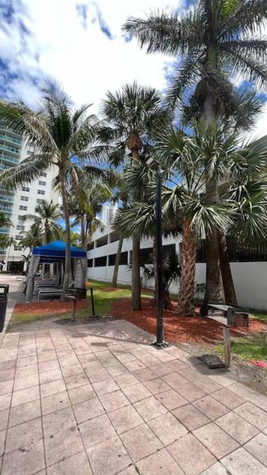 Sunny Isles Beach Spacious Apartment ภายนอก รูปภาพ