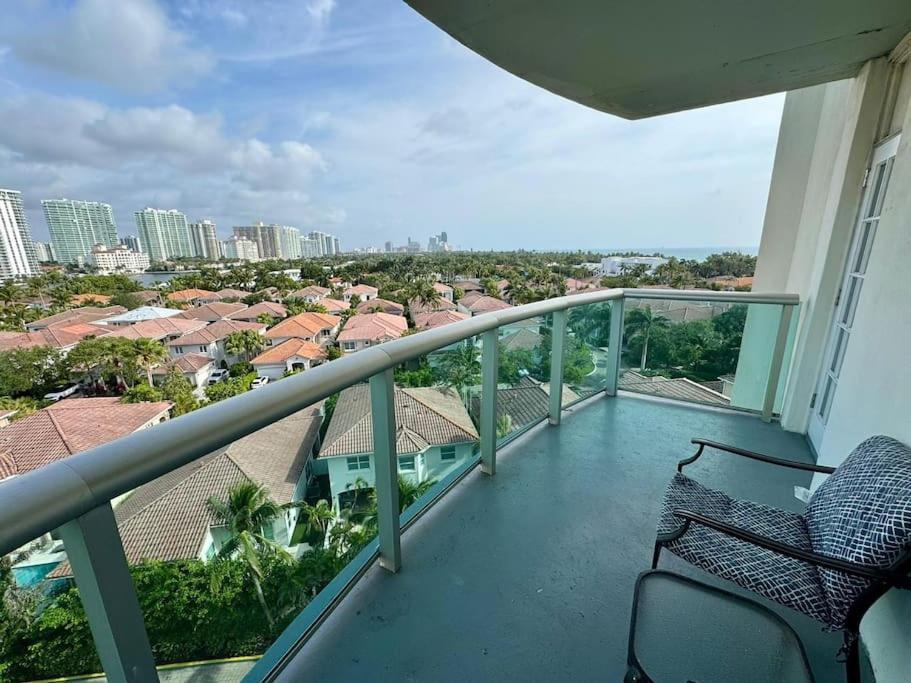 Sunny Isles Beach Spacious Apartment ภายนอก รูปภาพ