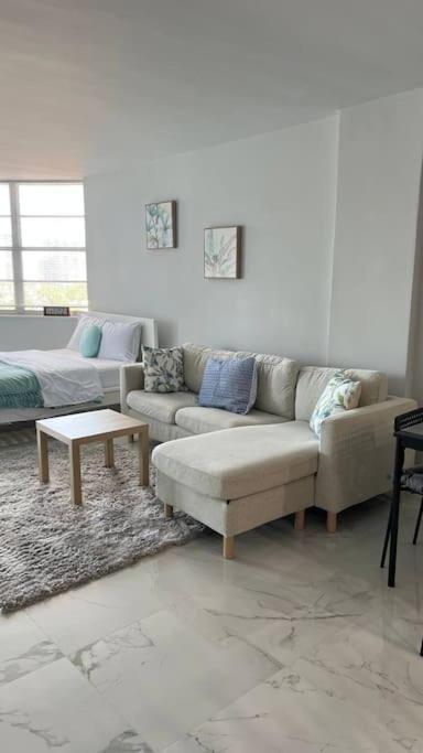 Sunny Isles Beach Spacious Apartment ภายนอก รูปภาพ