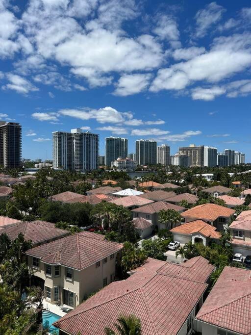 Sunny Isles Beach Spacious Apartment ภายนอก รูปภาพ