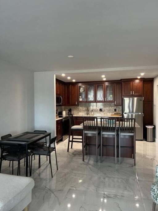 Sunny Isles Beach Spacious Apartment ภายนอก รูปภาพ