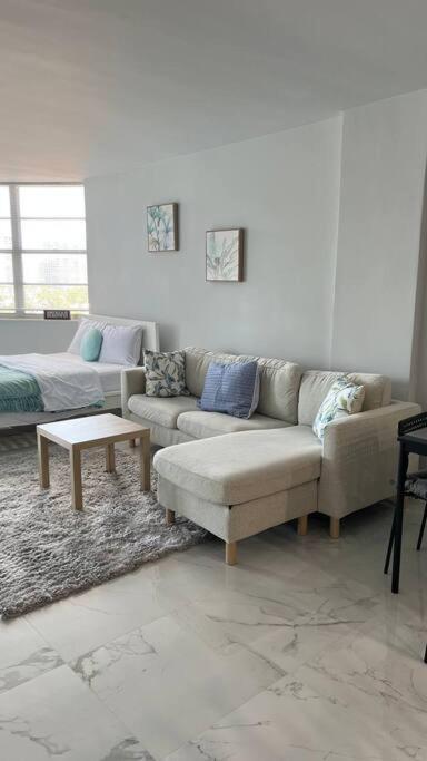 Sunny Isles Beach Spacious Apartment ภายนอก รูปภาพ