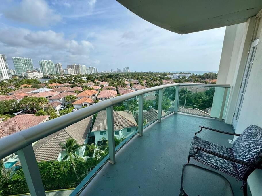 Sunny Isles Beach Spacious Apartment ภายนอก รูปภาพ
