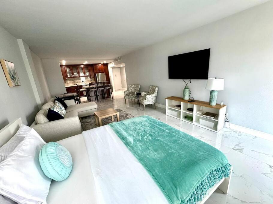 Sunny Isles Beach Spacious Apartment ภายนอก รูปภาพ