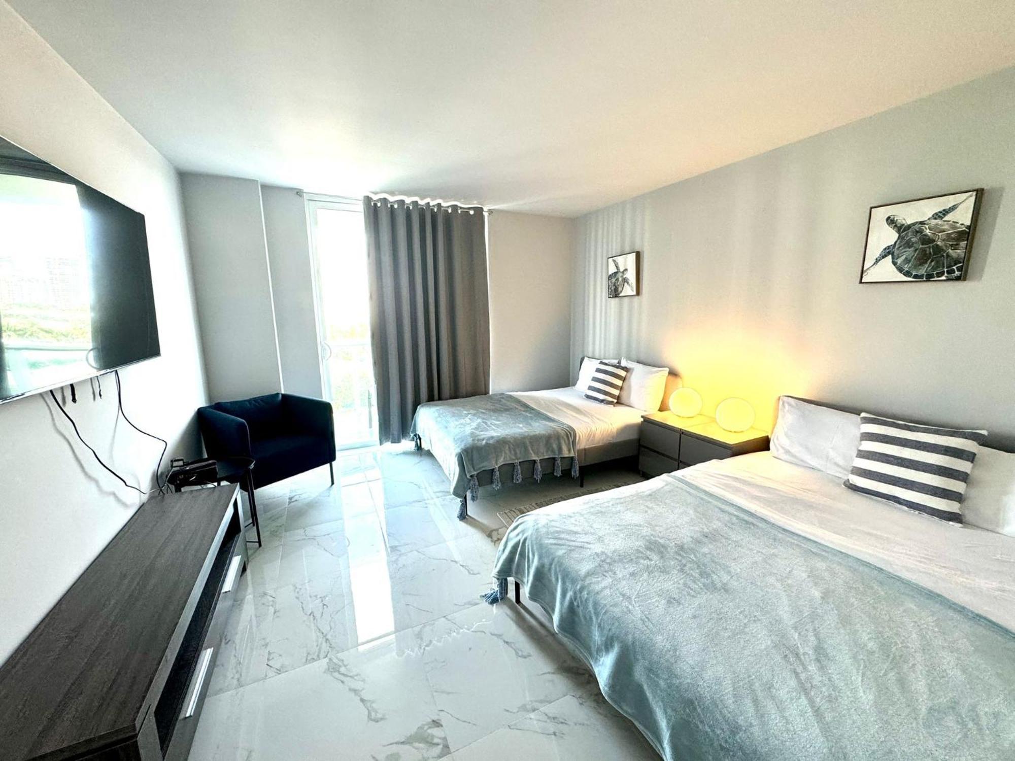 Sunny Isles Beach Spacious Apartment ภายนอก รูปภาพ