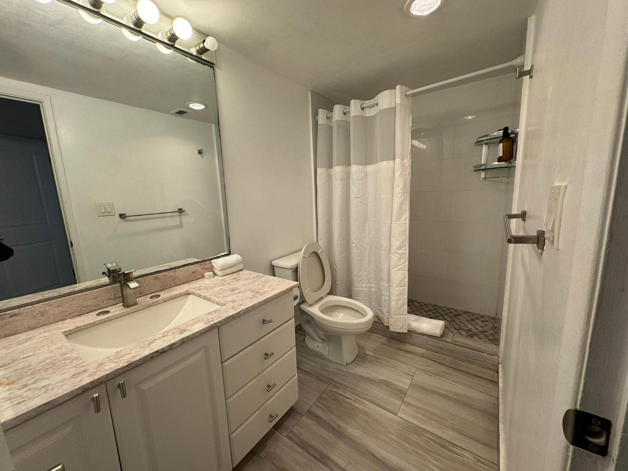 Sunny Isles Beach Spacious Apartment ภายนอก รูปภาพ